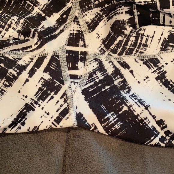 Limitless Leggings - Triggered - Picture 4 of 6